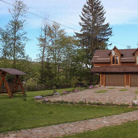 ヴェルホヴィナ Чорногірський Вітерヴィラ エクステリア 写真