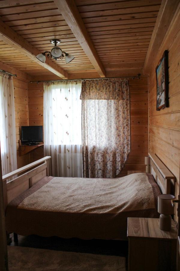ヴェルホヴィナ Чорногірський Вітерヴィラ エクステリア 写真