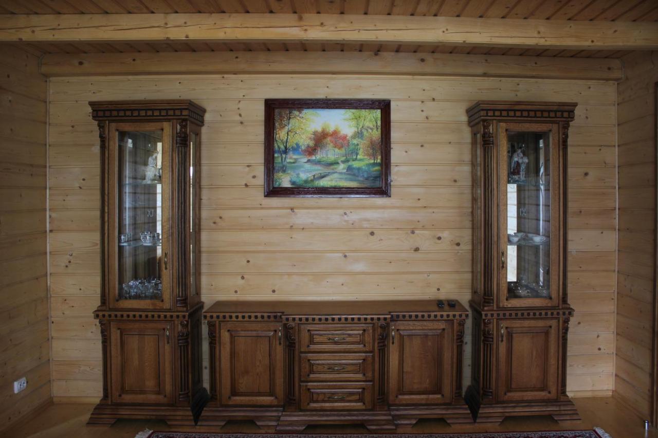ヴェルホヴィナ Чорногірський Вітерヴィラ エクステリア 写真