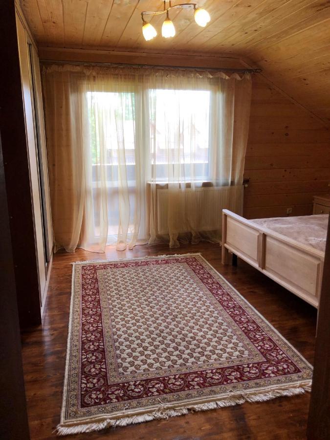 ヴェルホヴィナ Чорногірський Вітерヴィラ エクステリア 写真
